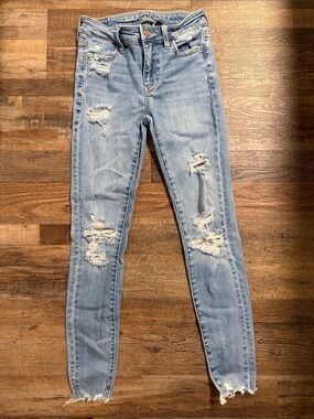 American Eagle Outfitters Light Wash Ripped Skinny Jeans